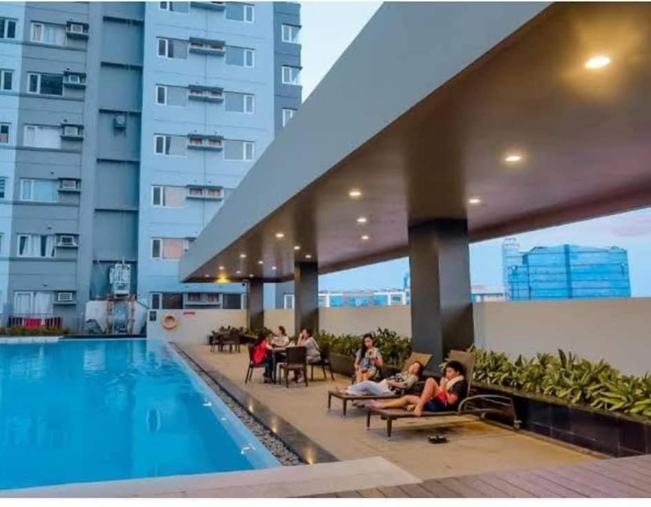 Nice Corner Ayala 1 Bedroom Condo At Heart Of Davao City With Hi Speed Wi Fi Internet Exterior foto